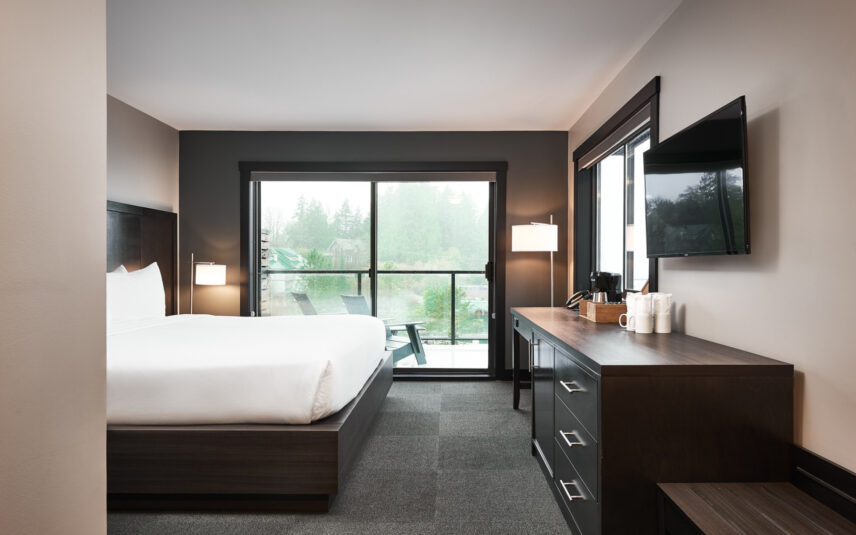 ing suite on the third floor with west coast-inspired design and large windows overlooking greenery